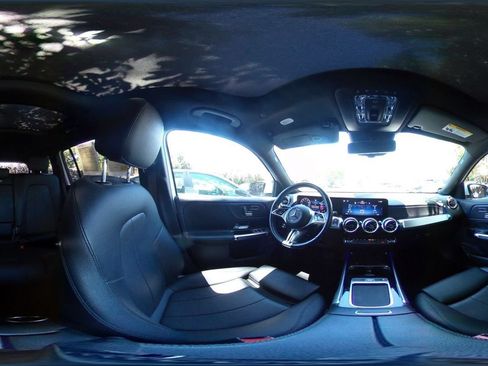 Used 2025 Mercedes-Benz GLB 250 image 43