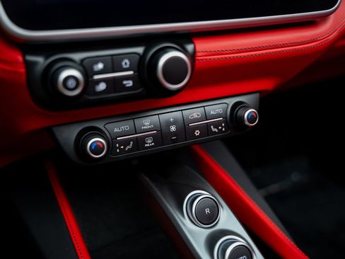 Used 2019 Ferrari Portofino RWD image 51