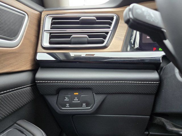 Used 2024 Volkswagen Atlas SE AWD/4WD image 21