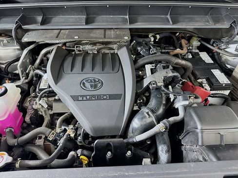 Used 2023 Toyota Highlander XLE FWD image 32