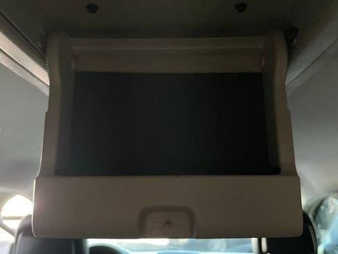 Used 2015 Chrysler Town & Country Touring image 18