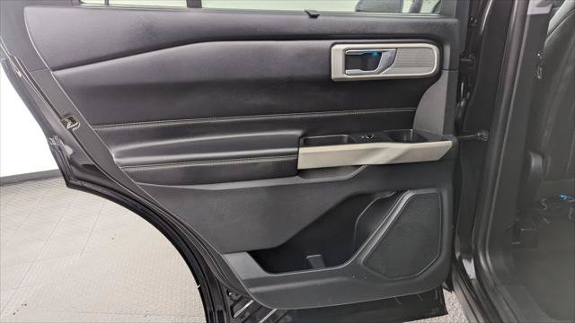 Used 2022 Ford Explorer Limited AWD/4WD image 16
