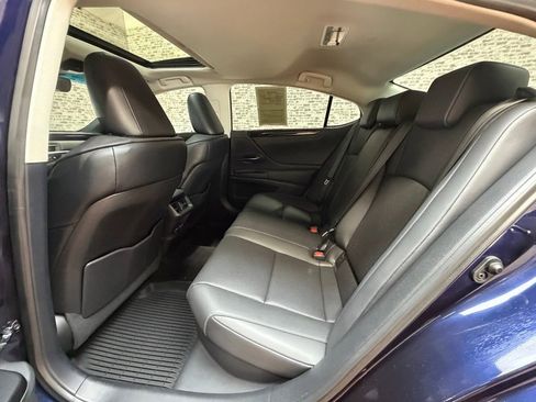 Used 2020 Lexus ES 300h w/ Premium Package image 13