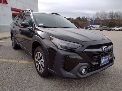 Used 2024 Subaru Outback Premium image 11