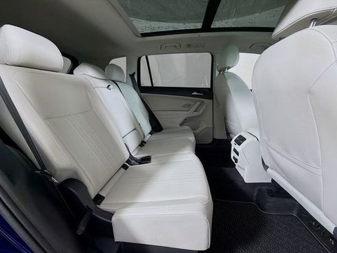 Used 2022 Volkswagen Tiguan SE AWD/4WD image 32