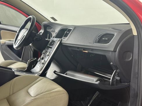 Used 2018 Volvo V60 T5 Dynamic w/ Vision Package image 20