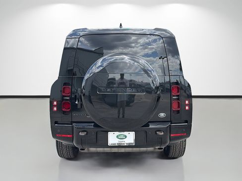 Used 2023 Land Rover Defender 130 X-Dynamic SE AWD/4WD image 4