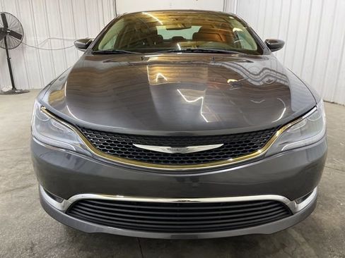 Used 2015 Chrysler 200 Limited w/ Convenience Group image 2