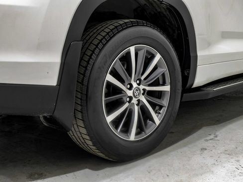 Used 2018 Toyota Highlander XLE FWD image 62