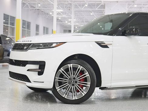 Used 2024 Land Rover Range Rover Sport Dynamic SE AWD/4WD image 3