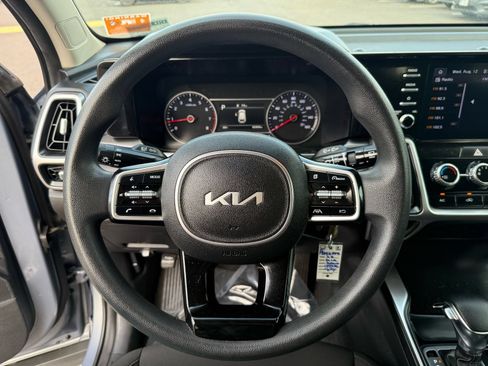 Used 2022 Kia Sorento LX FWD image 16