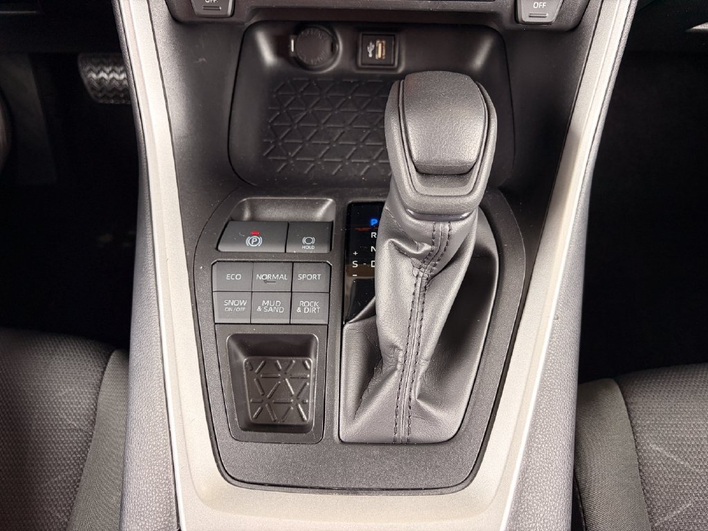 Used 2025 Toyota RAV4 XLE AWD/4WD image 24