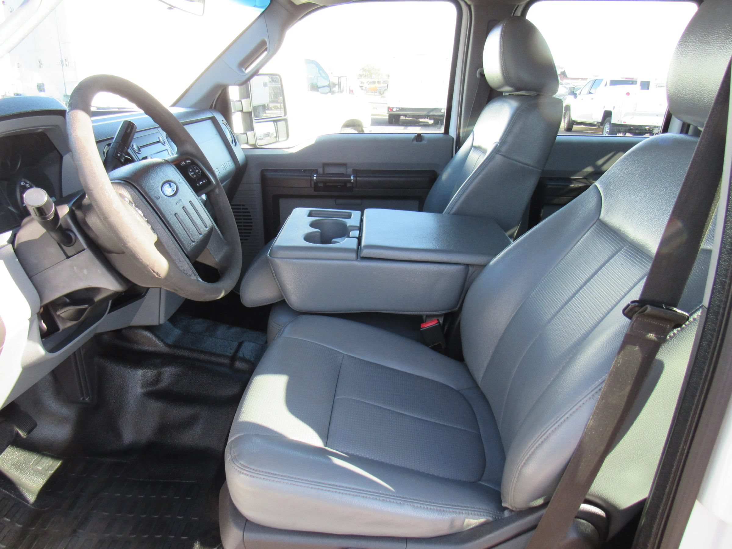 Used 2015 Ford F550 2WD Crew Cab Super Duty image 9