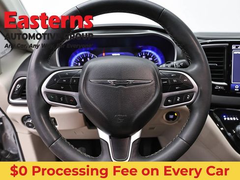 Used 2024 Chrysler Pacifica Touring-L FWD image 10