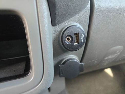 Used 2020 Nissan Frontier S RWD image 16