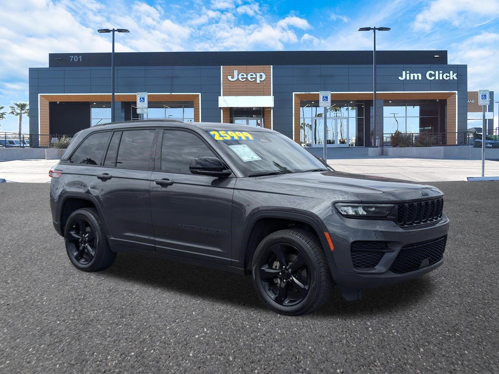 Used 2022 Jeep Grand Cherokee Altitude RWD image 1