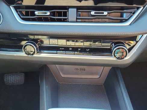 Used 2025 Chevrolet Equinox LT image 18