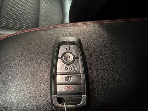 Certified 2025 Ford Escape ST-Line Select AWD/4WD image 35