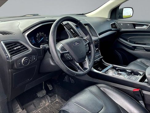 Used 2019 Ford Edge Titanium w/ Equipment Group 301A AWD/4WD image 15