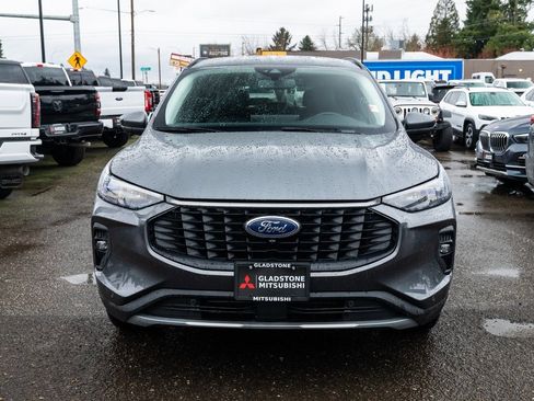 Used 2024 Ford Escape Platinum image 2