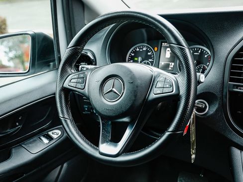 Used 2022 Mercedes-Benz Metris image 13