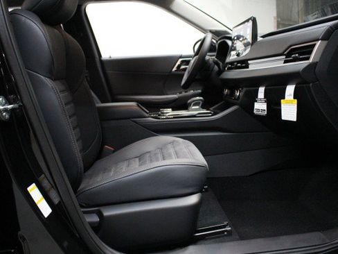 New 2025 Mitsubishi Outlander SE image 18