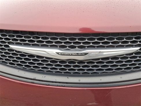 Used 2023 Chrysler Voyager LX image 9