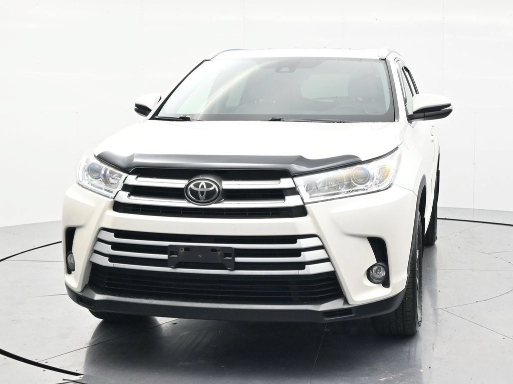 Used 2017 Toyota Highlander XLE AWD/4WD image 2