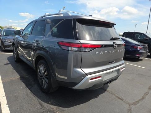 Used 2025 Nissan Pathfinder SL w/ SL Premium Package FWD image 2