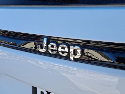 Certified 2023 Jeep Grand Cherokee Overland image 24