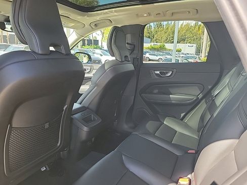 Used 2025 Volvo XC60 B5 Core image 7
