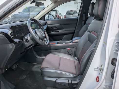 Used 2025 Nissan Kicks SR AWD/4WD image 26