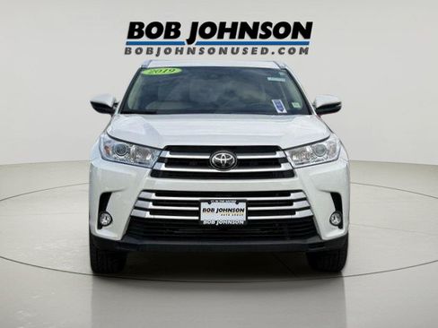 Used 2019 Toyota Highlander XLE AWD/4WD image 2