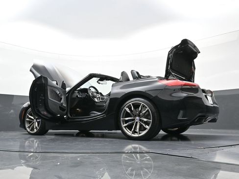 Used 2023 BMW Z4 M40i w/ Premium Package image 39
