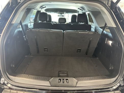 Certified 2022 Ford Explorer XLT w/ Equipment Group 202A image 7