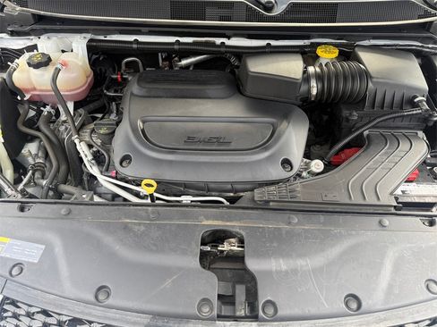 Used 2023 Chrysler Pacifica Touring-L image 23