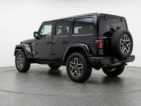 Used 2025 Jeep Wrangler Sahara image 6