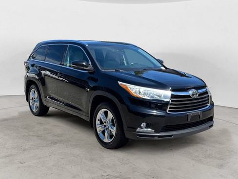 Used 2015 Toyota Highlander Limited w/ Driver Technology Package AWD/4WD image 3