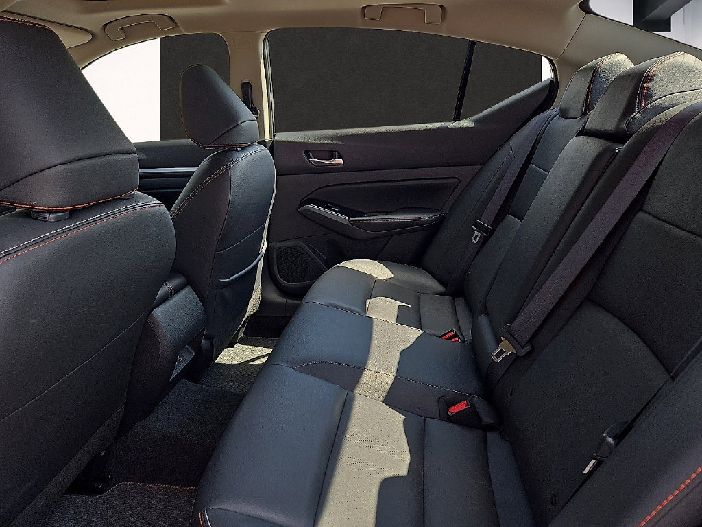 Used 2025 Nissan Altima 2.5 SR w/ SR Premium Package FWD image 9