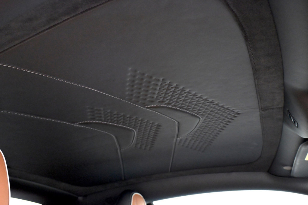 Used 2023 Aston Martin DBS Coupe RWD image 18