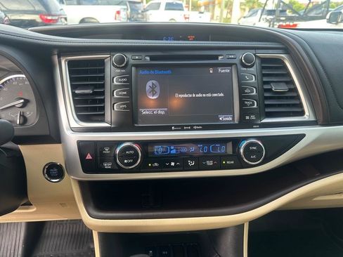Used 2017 Toyota Highlander XLE FWD image 20