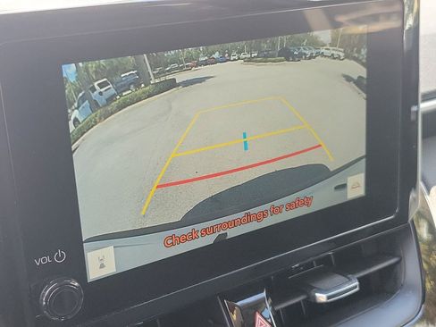 Used 2025 Toyota Corolla Cross XLE FWD image 25