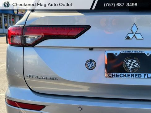 Used 2022 Mitsubishi Outlander SEL Black Edition image 17