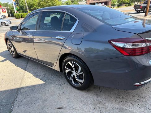Used 2017 Honda Accord LX image 4
