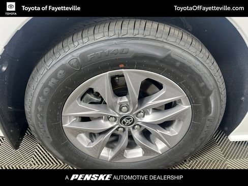 Used 2026 Toyota Sienna XLE FWD image 19