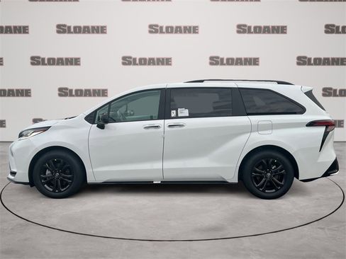 New 2026 Toyota Sienna XSE image 2