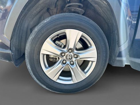 Used 2024 Toyota RAV4 XLE FWD image 15