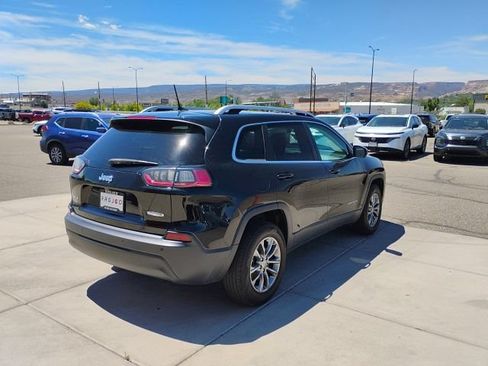 Used 2019 Jeep Cherokee Latitude Plus AWD/4WD image 5
