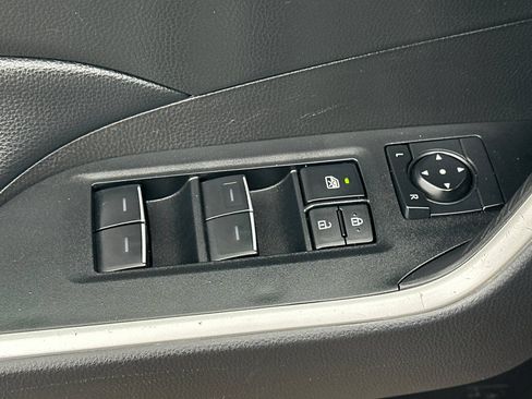Used 2025 Toyota RAV4 XLE FWD image 12