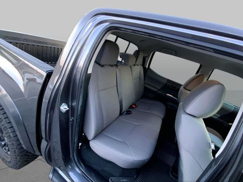 Used 2022 Toyota Tacoma SR5 AWD/4WD image 19